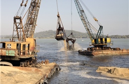 Quảng Ngãi đóng kè chống sạt lở tại sông Trà Khúc 